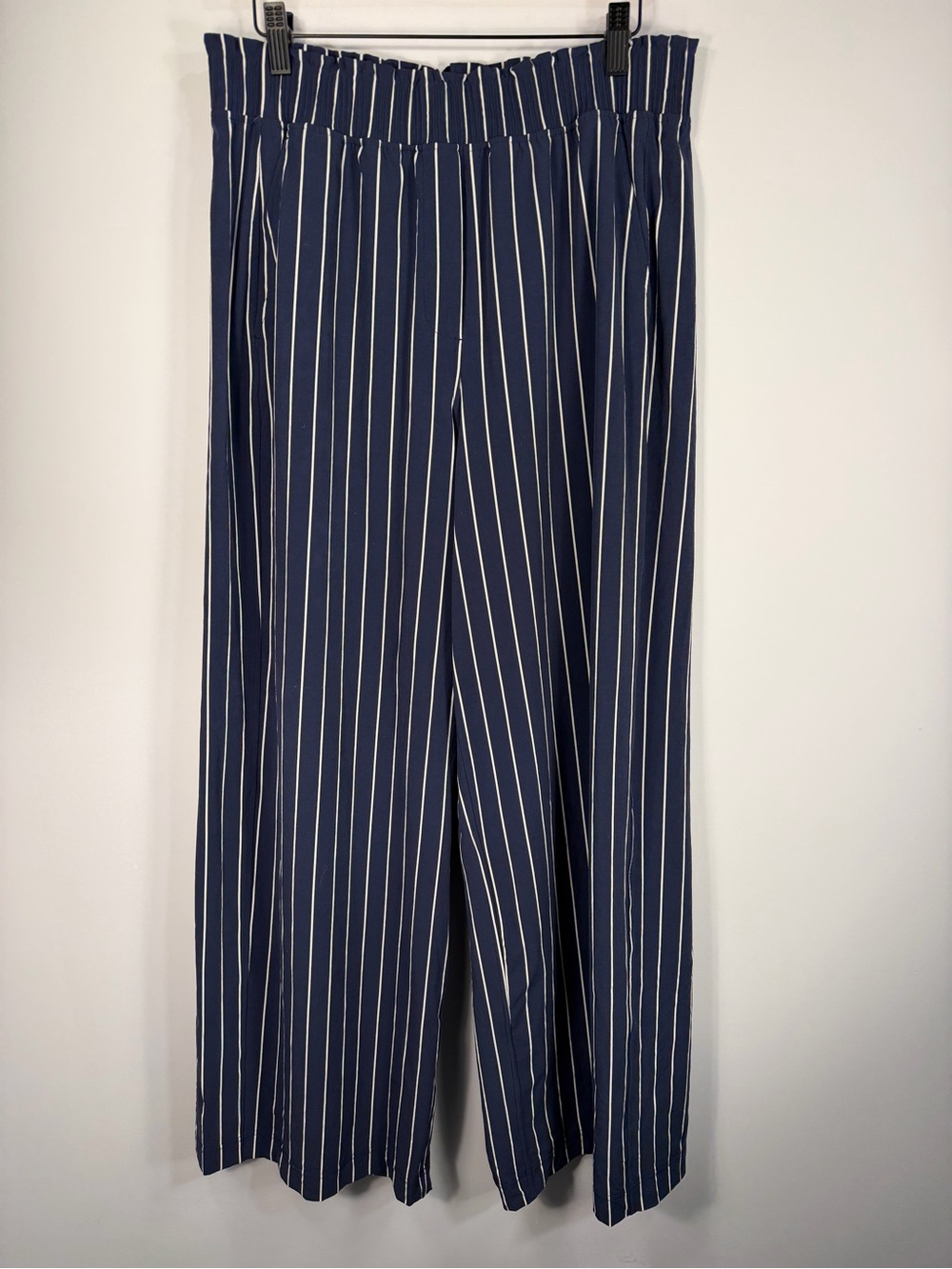 Lululemon Athletica Navy Vertical Stripe Women’s Stretch Woven Ruffle Waist